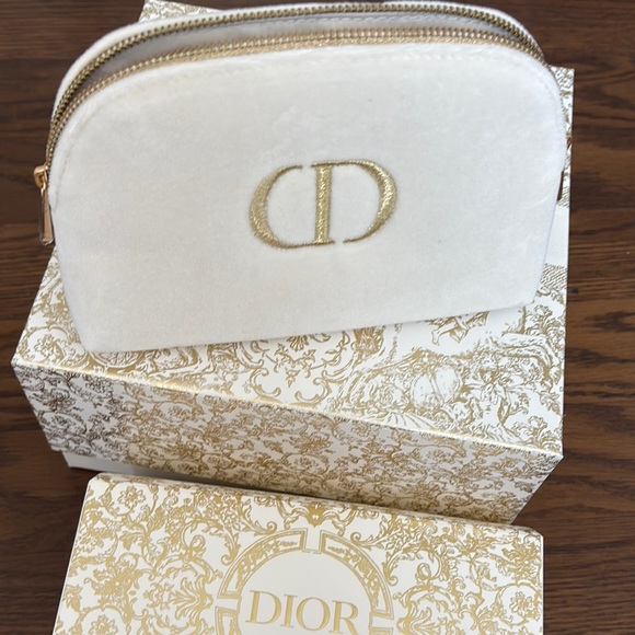 Dior Cream Cosmetic Bag - Picture 4 of 4